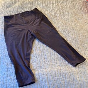 Women’s Active Wear Zella cropped purple leggings with gray accent stripes